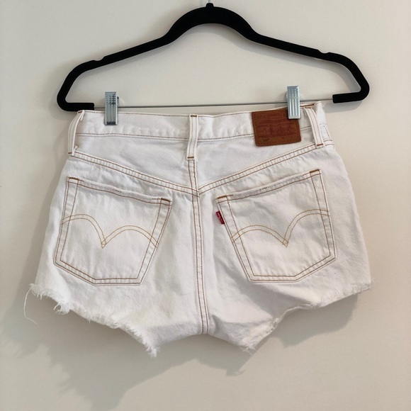Free People Highwaisted Levi’s 501 Shorts Daisy Dukes Distressed Denim Jean 27 - Picture 2 of 10